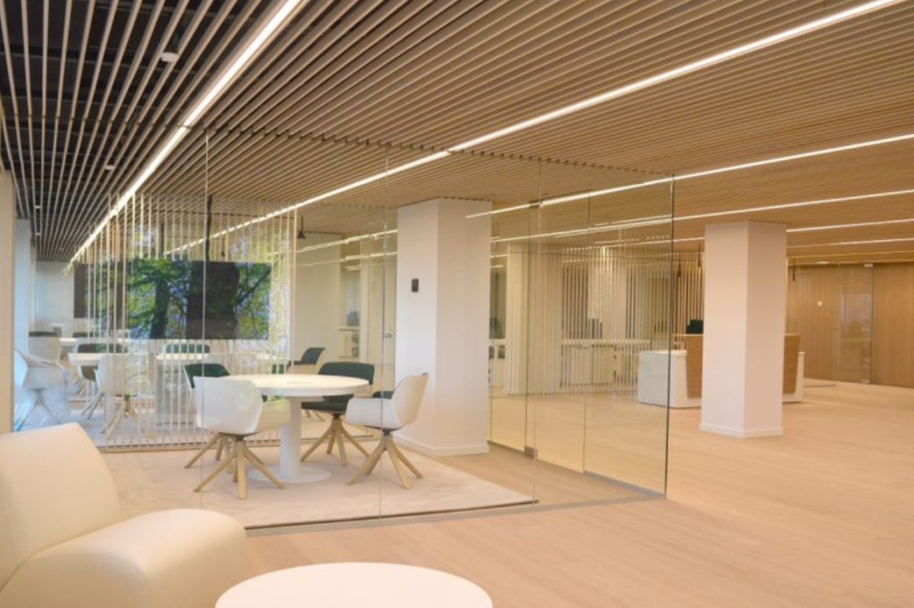 listones de madera decorativos para paredes y techos 01