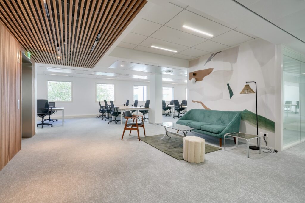 Techos de madera en Coworking Hiptown con lamas Spigoline por Spigogroup