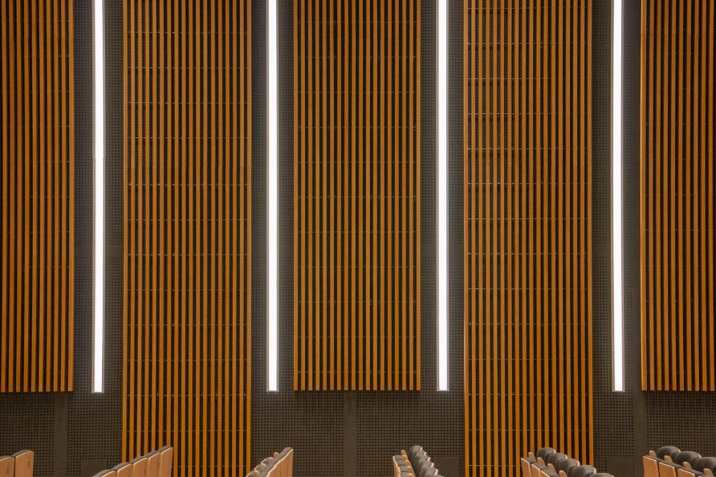 Lamas de madera para auditorios