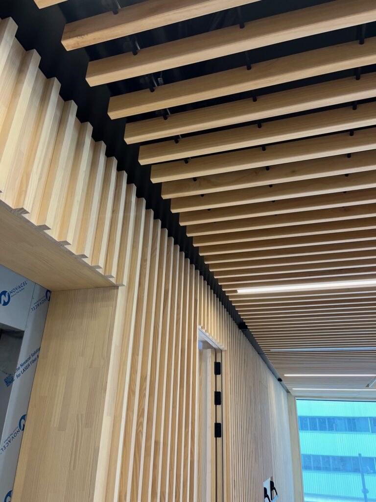 Paneles acústicos Spigoacustic instalados en Civivox Salesianos Pamplona